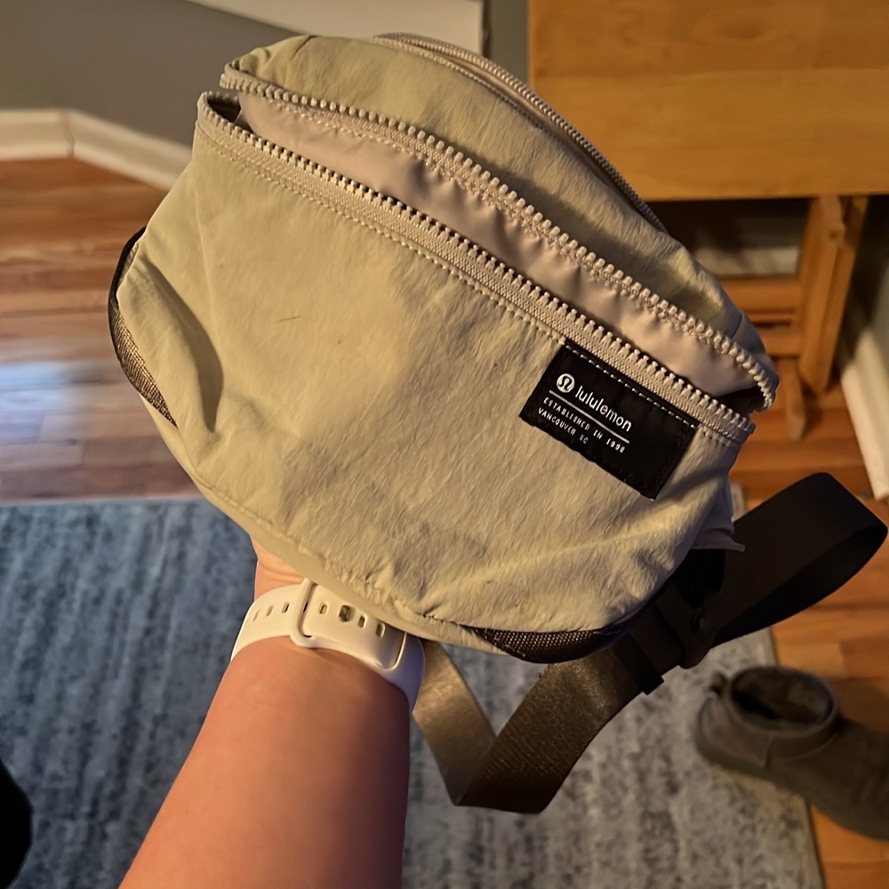 Lululemon belt bag 2L